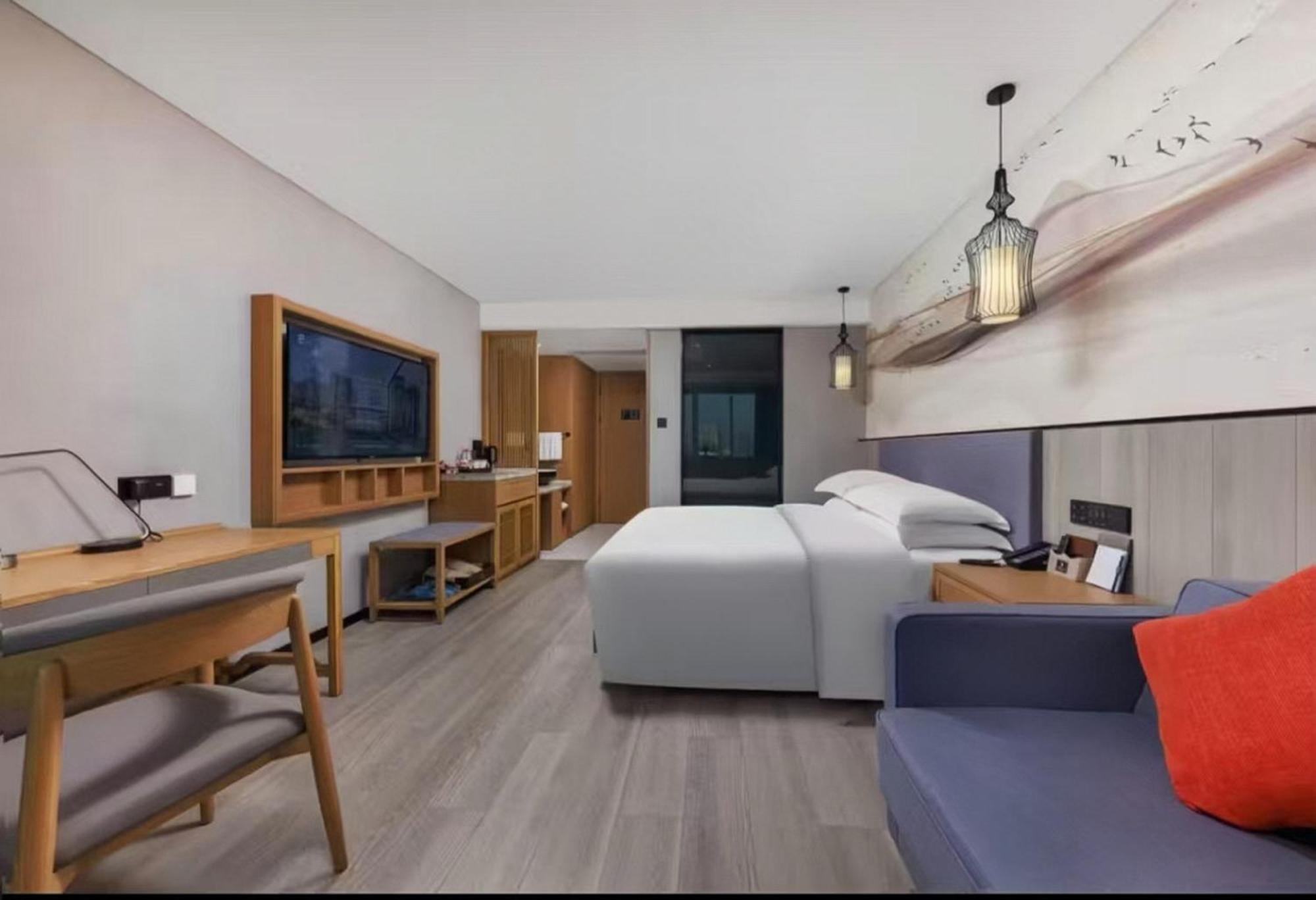 Mehood Lestie International Hotel Nancun Wanbo Metro Station Branch - Free Shuttle Bus To Canton Fair Complex During Canton Fair Period & Free Breakfast & Free Afternoon Tea & Free Midnight Snack & Free Vpn Internet Access Kültér fotó