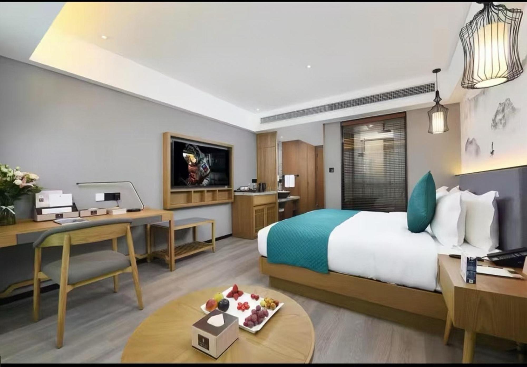 Mehood Lestie International Hotel Nancun Wanbo Metro Station Branch - Free Shuttle Bus To Canton Fair Complex During Canton Fair Period & Free Breakfast & Free Afternoon Tea & Free Midnight Snack & Free Vpn Internet Access Kültér fotó