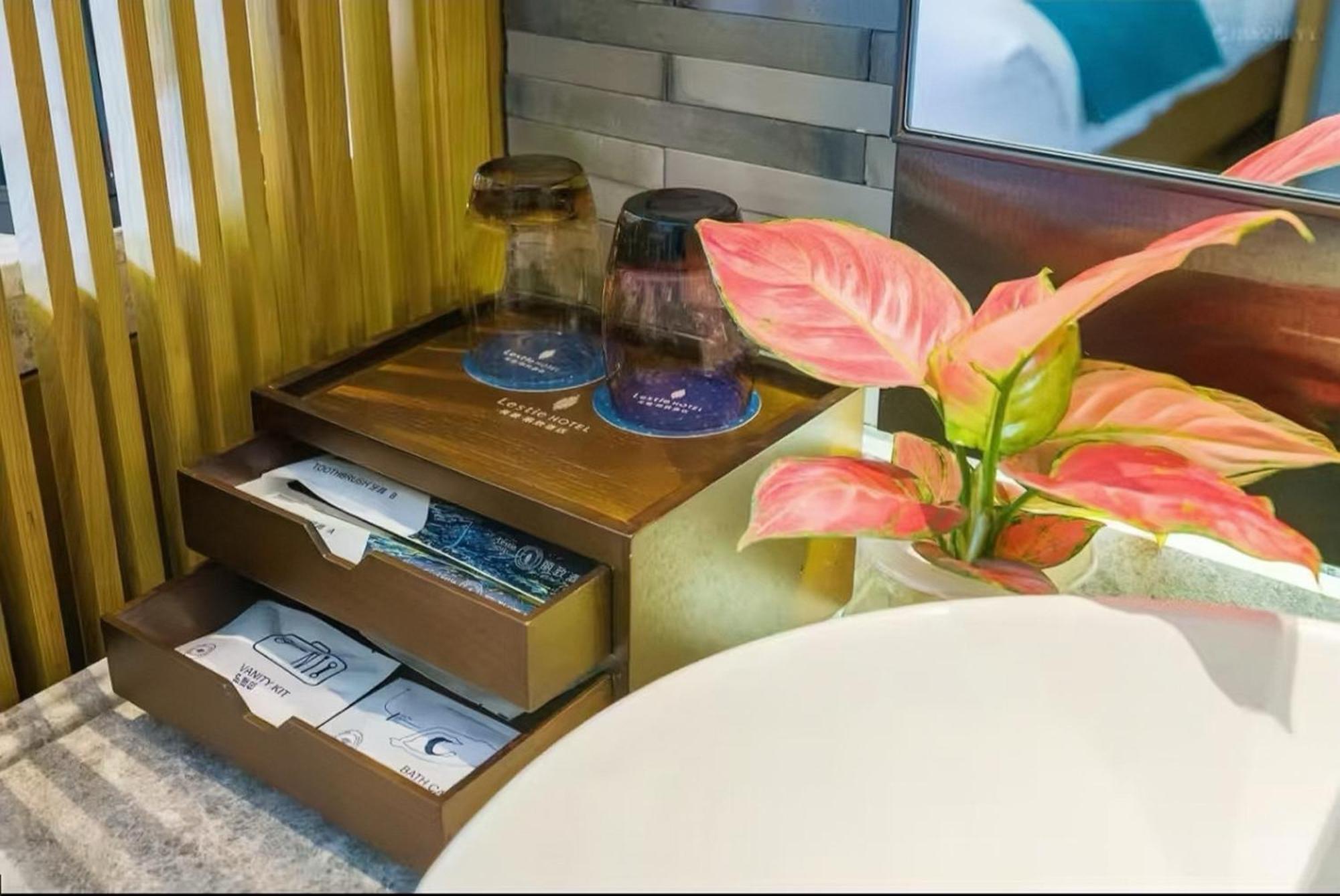 Mehood Lestie International Hotel Nancun Wanbo Metro Station Branch - Free Shuttle Bus To Canton Fair Complex During Canton Fair Period & Free Breakfast & Free Afternoon Tea & Free Midnight Snack & Free Vpn Internet Access Kültér fotó