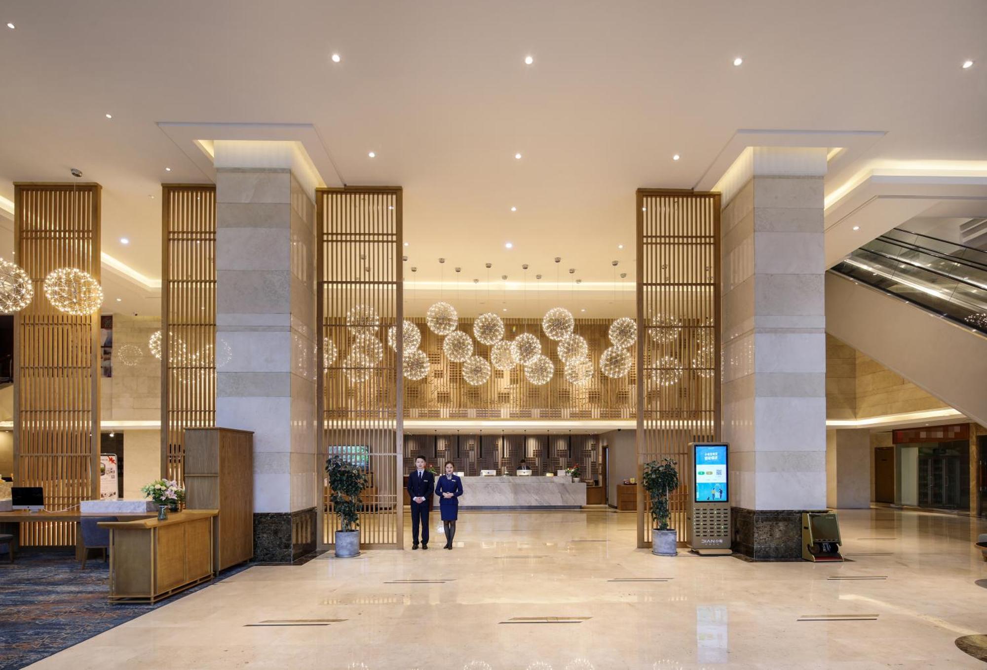 Mehood Lestie International Hotel Nancun Wanbo Metro Station Branch - Free Shuttle Bus To Canton Fair Complex During Canton Fair Period & Free Breakfast & Free Afternoon Tea & Free Midnight Snack & Free Vpn Internet Access Kültér fotó