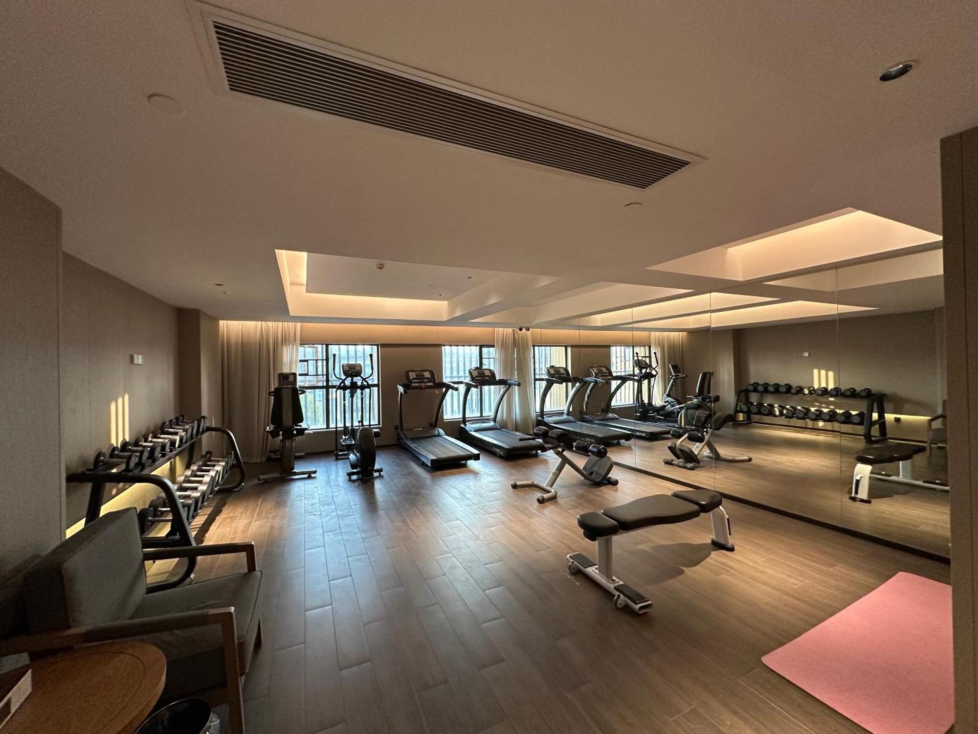 Mehood Lestie International Hotel Nancun Wanbo Metro Station Branch - Free Shuttle Bus To Canton Fair Complex During Canton Fair Period & Free Breakfast & Free Afternoon Tea & Free Midnight Snack & Free Vpn Internet Access Kültér fotó