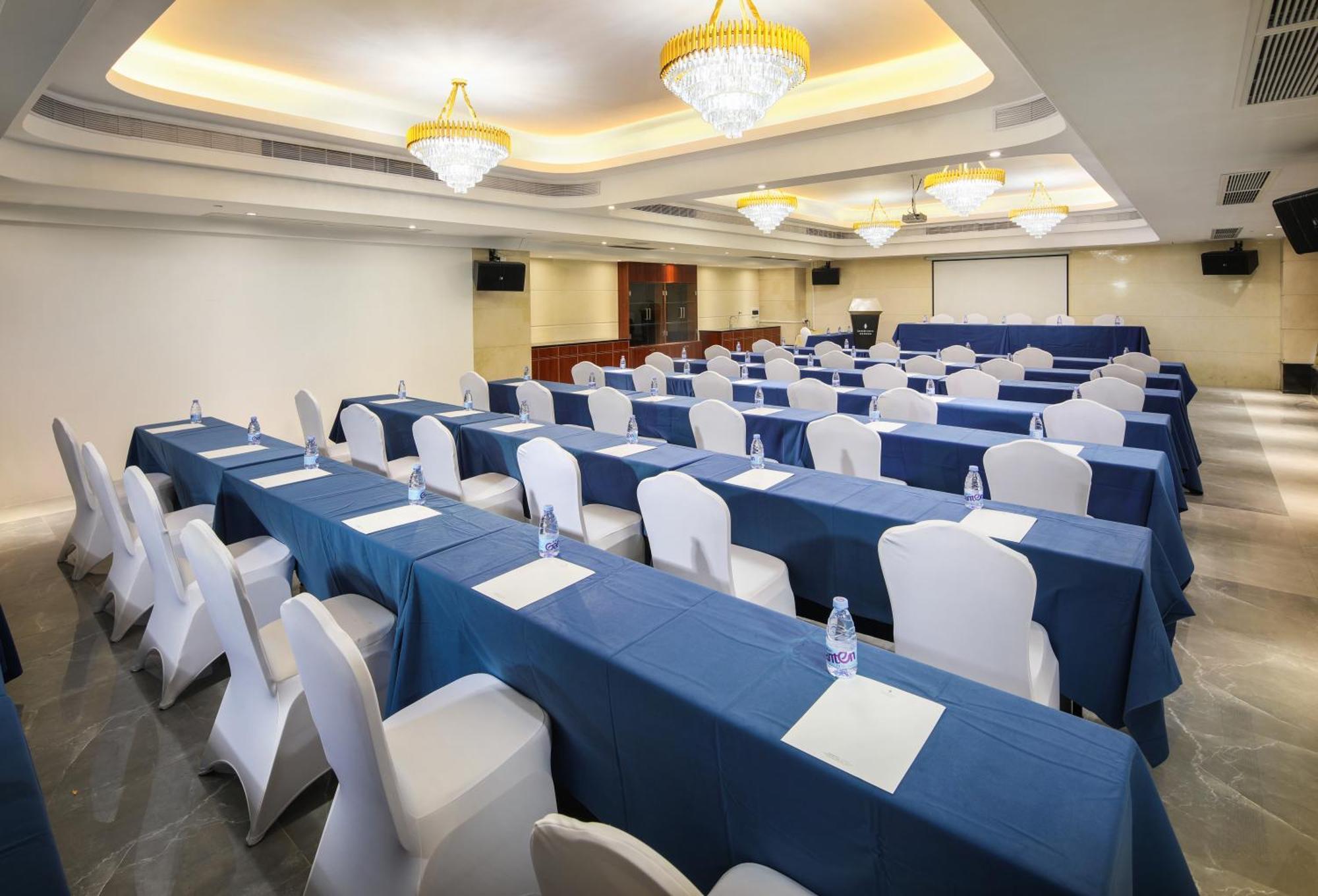 Mehood Lestie International Hotel Nancun Wanbo Metro Station Branch - Free Shuttle Bus To Canton Fair Complex During Canton Fair Period & Free Breakfast & Free Afternoon Tea & Free Midnight Snack & Free Vpn Internet Access Kültér fotó