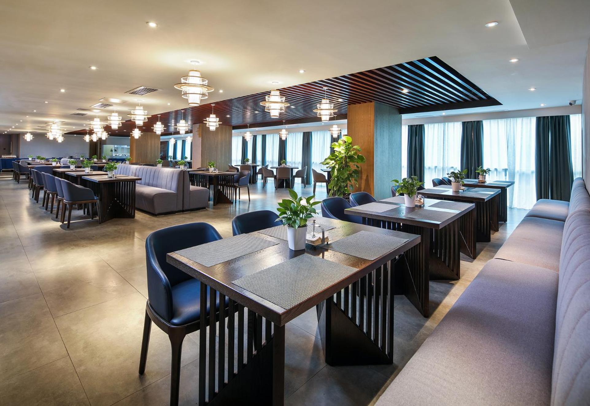 Mehood Lestie International Hotel Nancun Wanbo Metro Station Branch - Free Shuttle Bus To Canton Fair Complex During Canton Fair Period & Free Breakfast & Free Afternoon Tea & Free Midnight Snack & Free Vpn Internet Access Kültér fotó